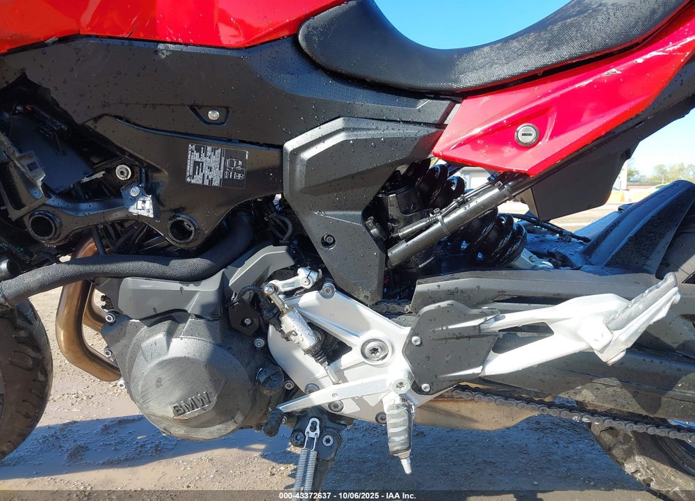 2025 BMW F 900 XR VIN: WB10R0306S6L52563