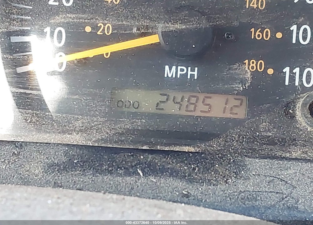 2000 TOYOTA TUNDRA SR5 V8 VIN: 5TBBT4414YS001339