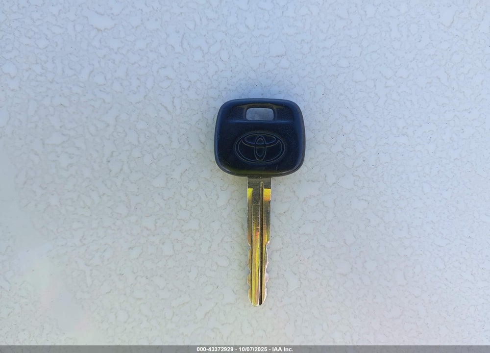 2002 TOYOTA CAMRY LE VIN: 4T1BE32K02U598124