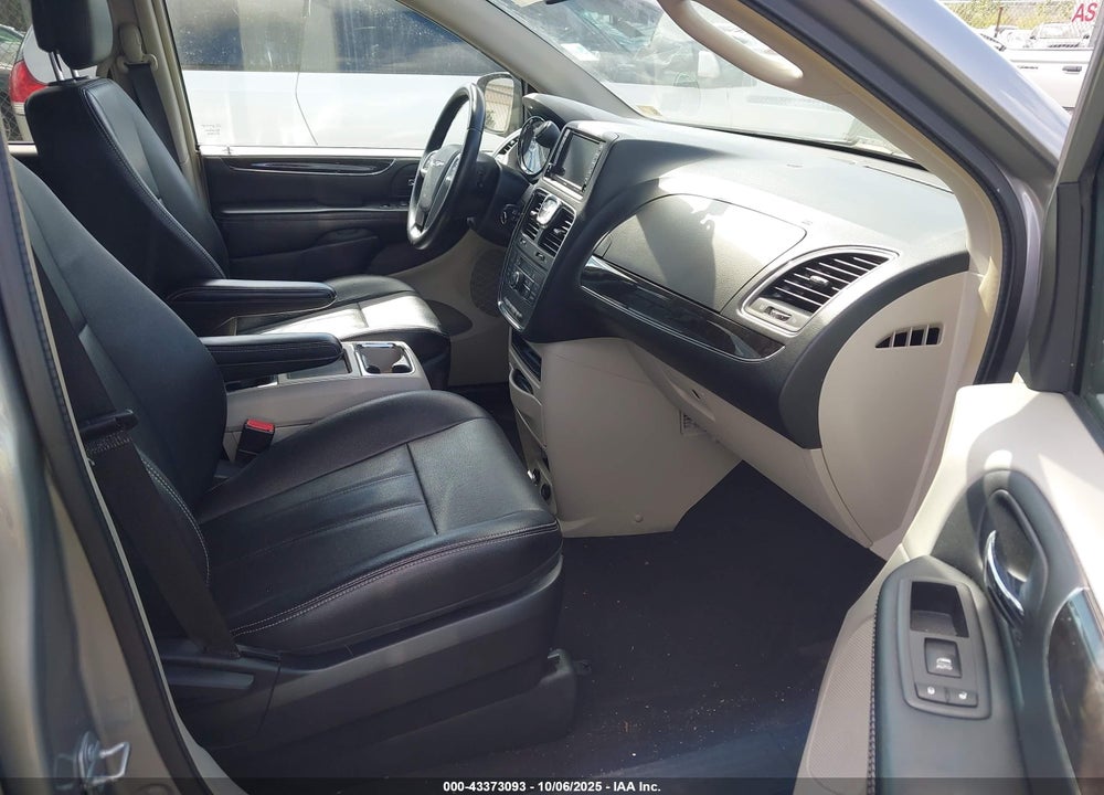2016 CHRYSLER TOWN & COUNTRY VIN: 2C4RC1BG5GR281534
