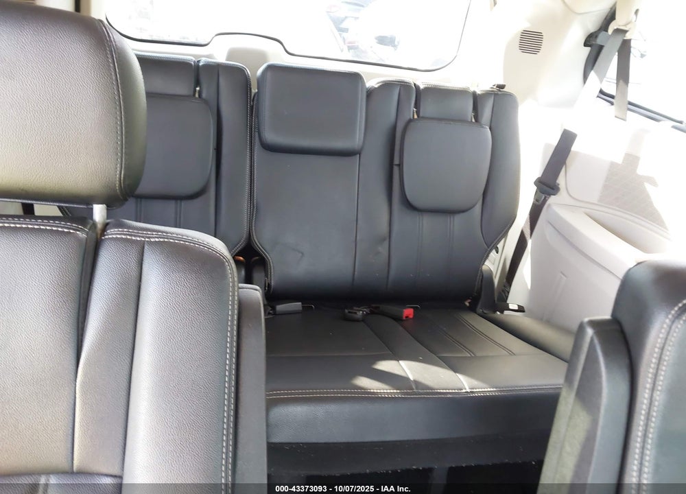 2016 CHRYSLER TOWN & COUNTRY VIN: 2C4RC1BG5GR281534