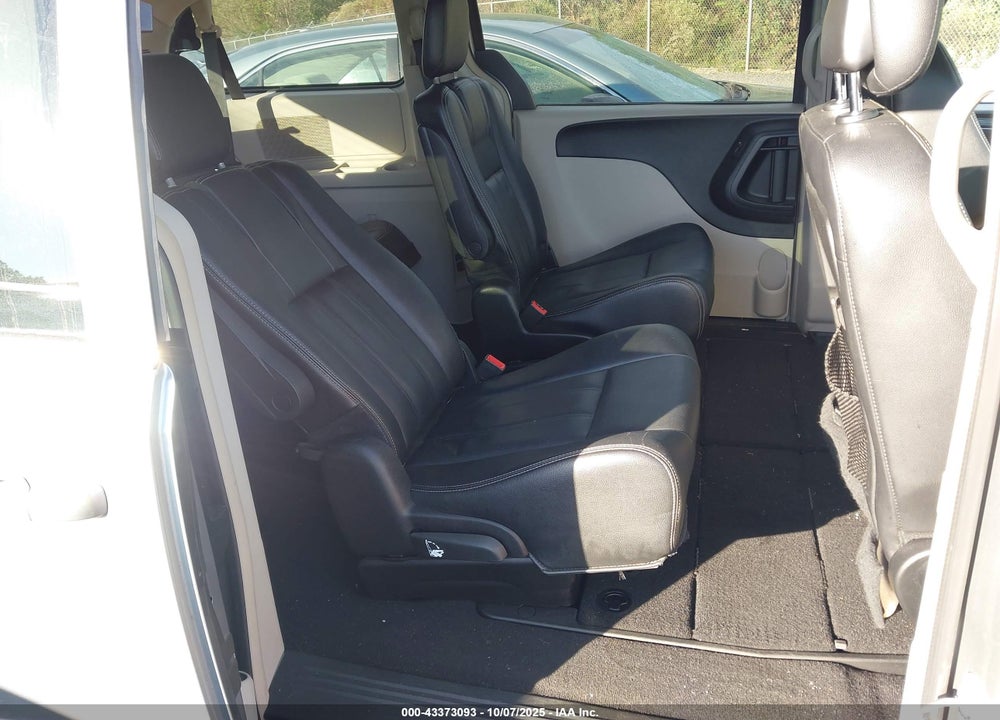 2016 CHRYSLER TOWN & COUNTRY VIN: 2C4RC1BG5GR281534