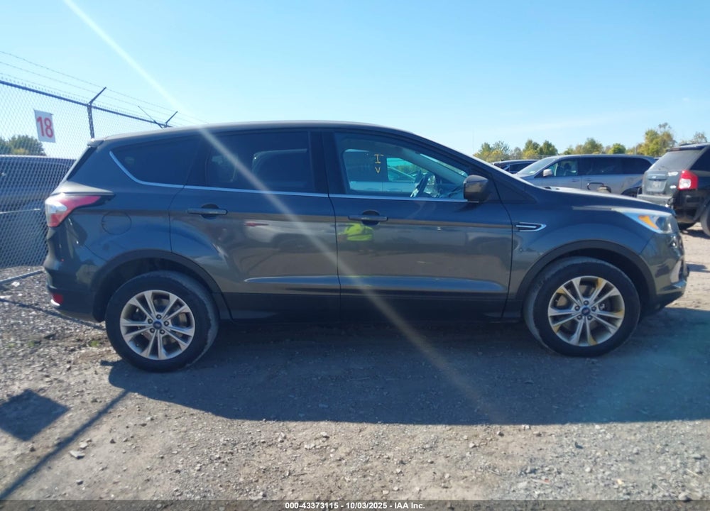 2017 FORD ESCAPE SE VIN: 1FMCU9GD8HUC83584
