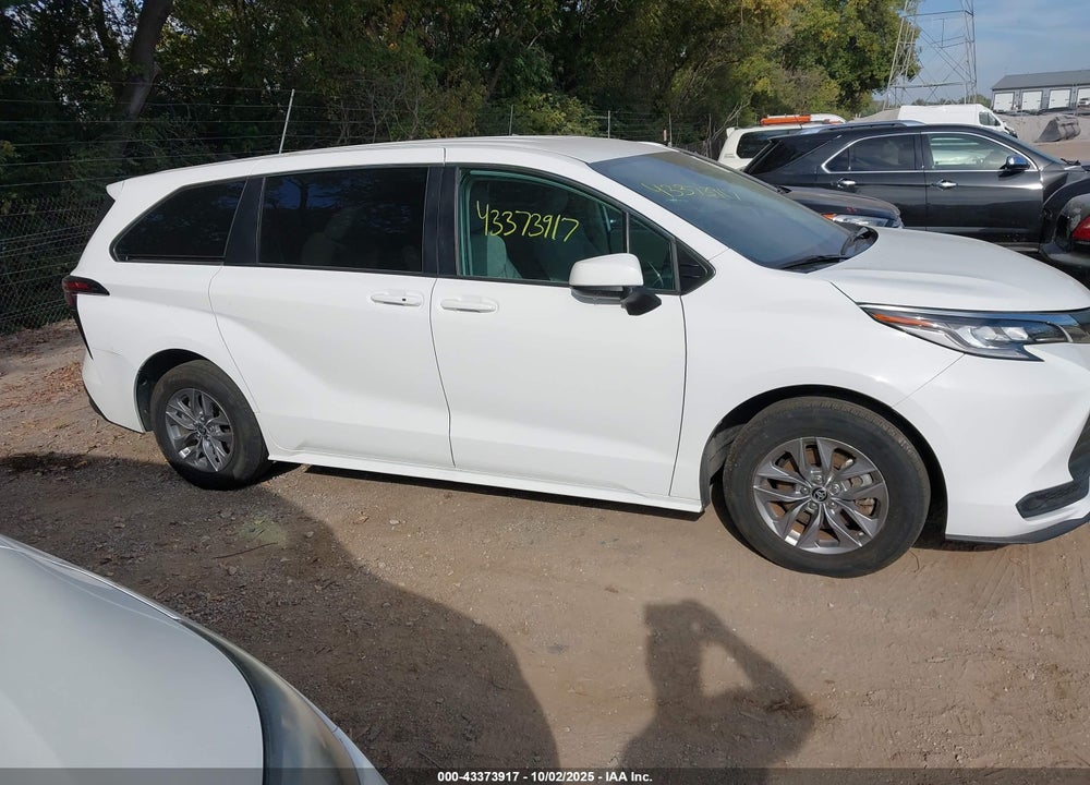 2022 TOYOTA SIENNA LE VIN: 5TDKRKECXNS121264