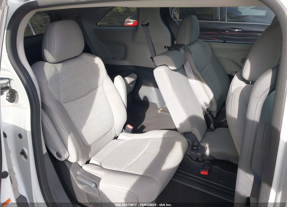 2022 TOYOTA SIENNA LE VIN: 5TDKRKECXNS121264