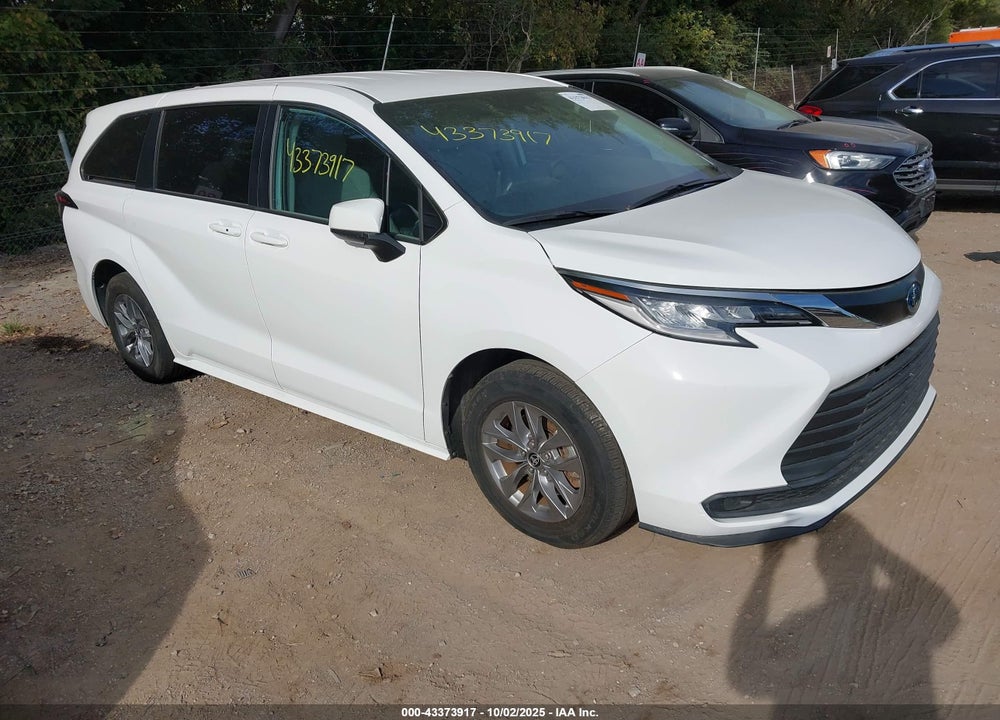 2022 TOYOTA SIENNA LE VIN: 5TDKRKECXNS121264