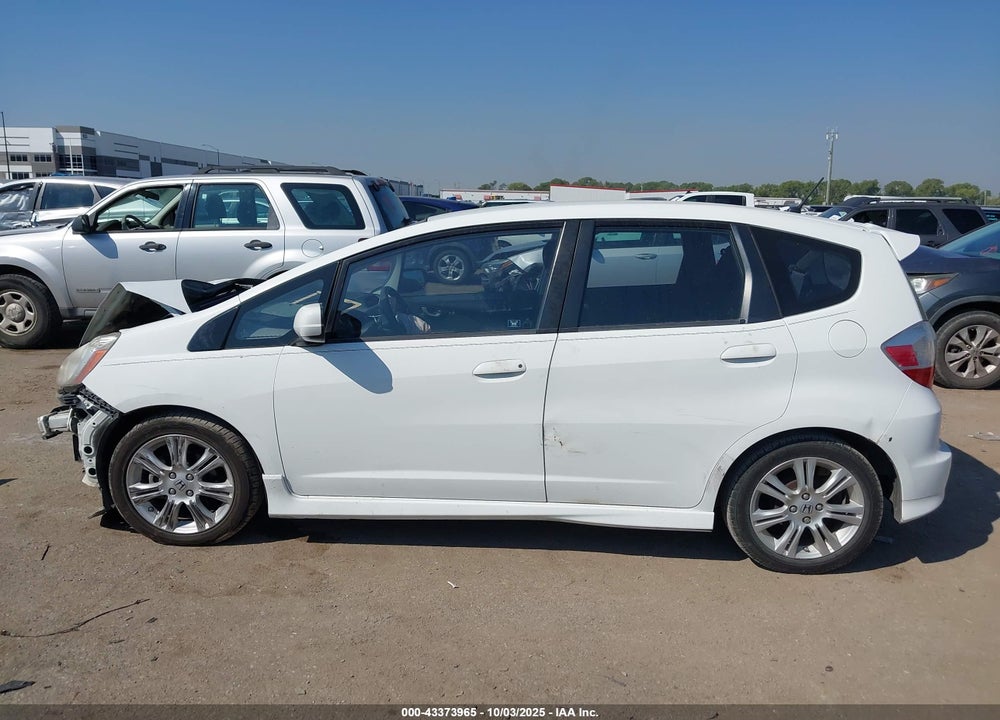 2011 HONDA FIT SPORT VIN: JHMGE8H54BC002025