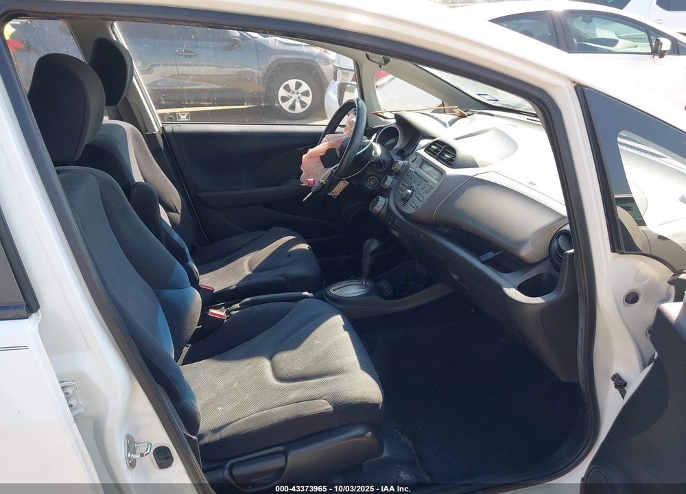 2011 HONDA FIT SPORT VIN: JHMGE8H54BC002025