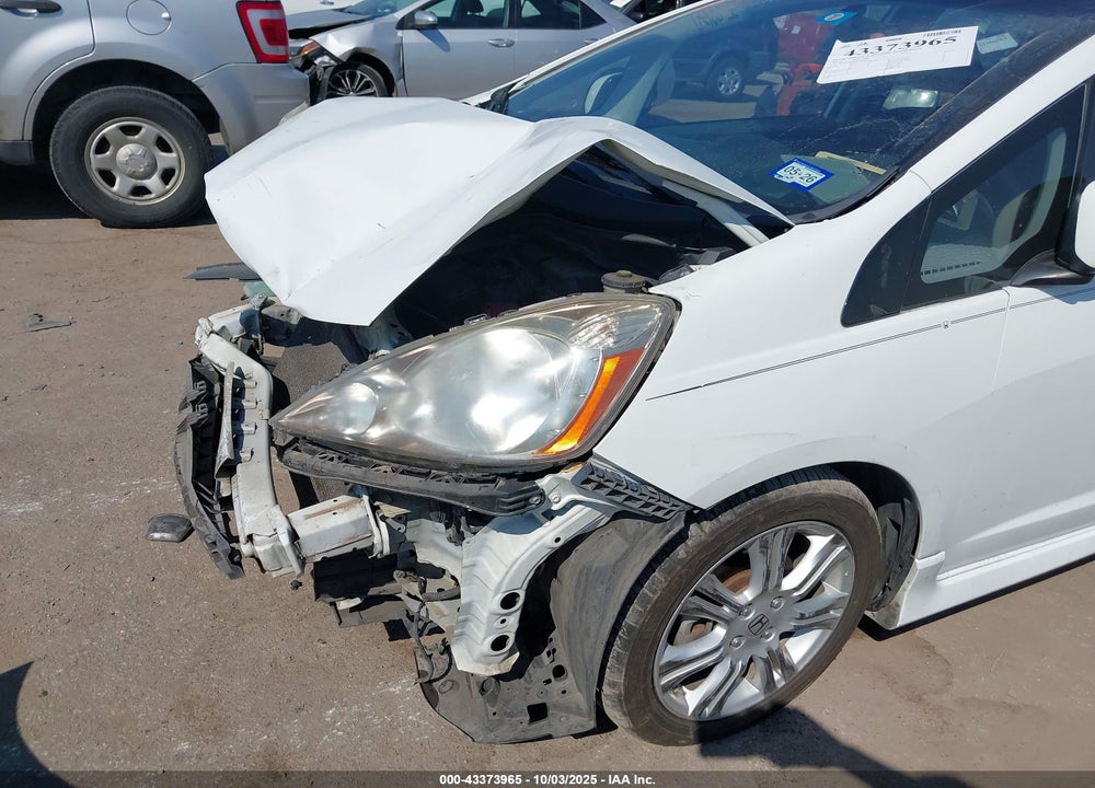 2011 HONDA FIT SPORT VIN: JHMGE8H54BC002025