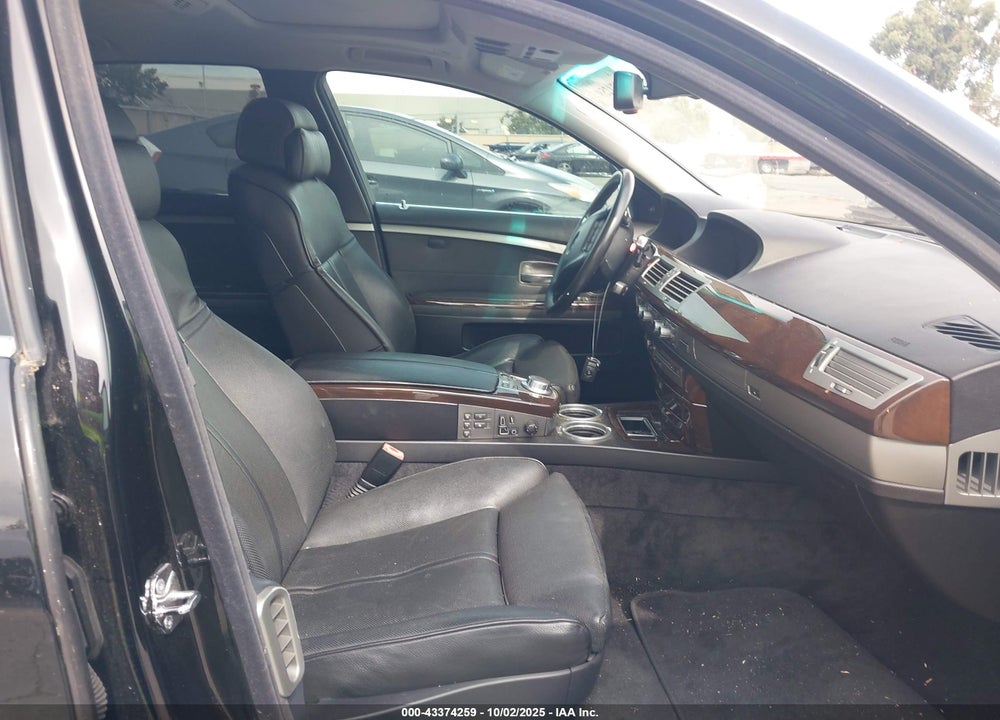 2007 BMW 7 SERIES VIN: WBAHN83527DT72028