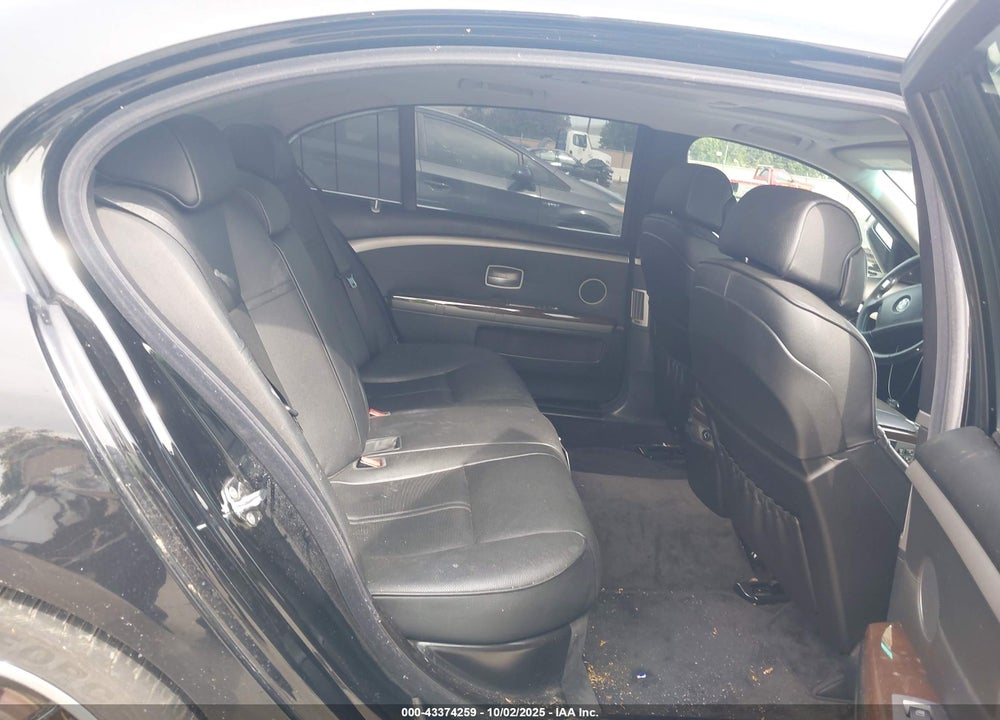 2007 BMW 7 SERIES VIN: WBAHN83527DT72028