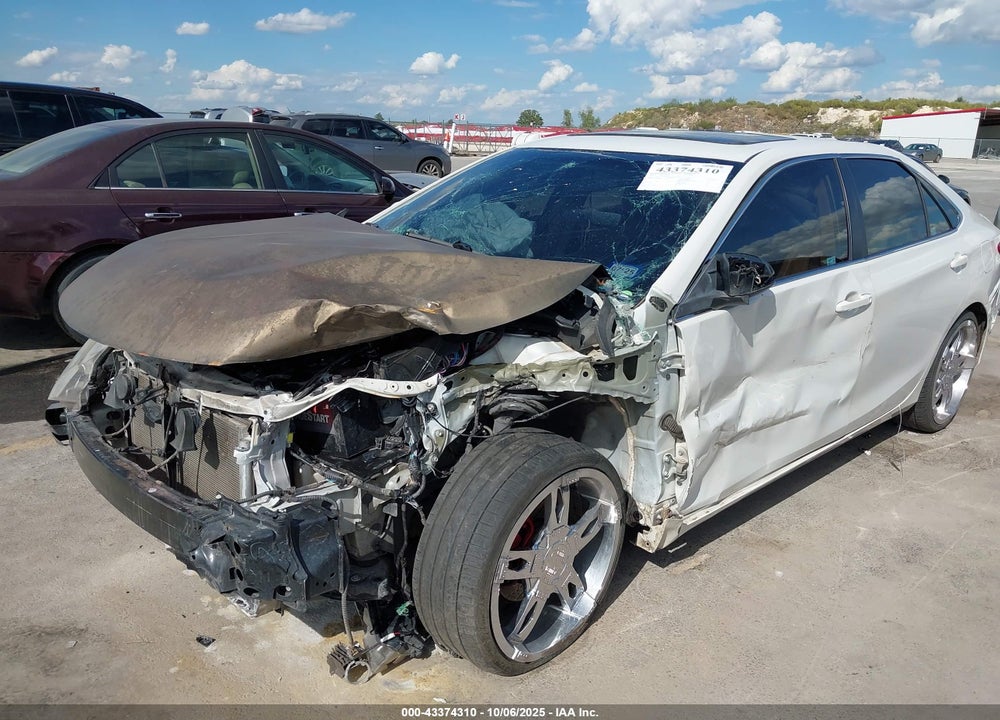 2015 TOYOTA CAMRY XLE V6 VIN: 4T1BK1FK2FU565025