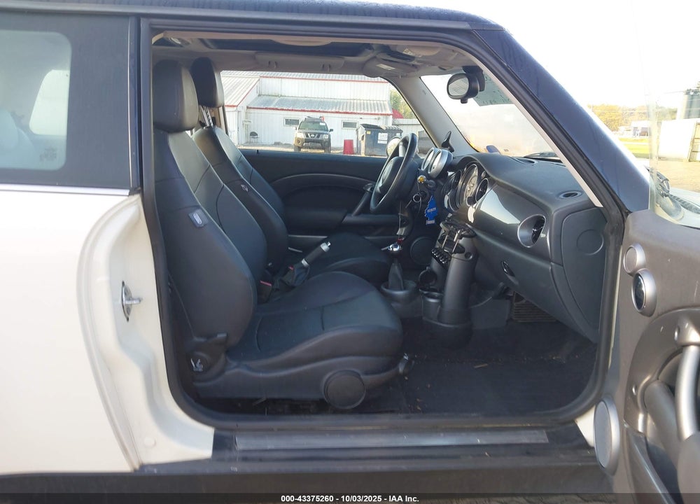 2005 MINI COOPER VIN: WMWRC33515TK60417