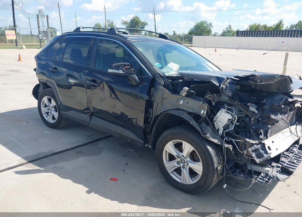 2019 TOYOTA RAV4 XLE VIN: JTMW1RFV5KD511696