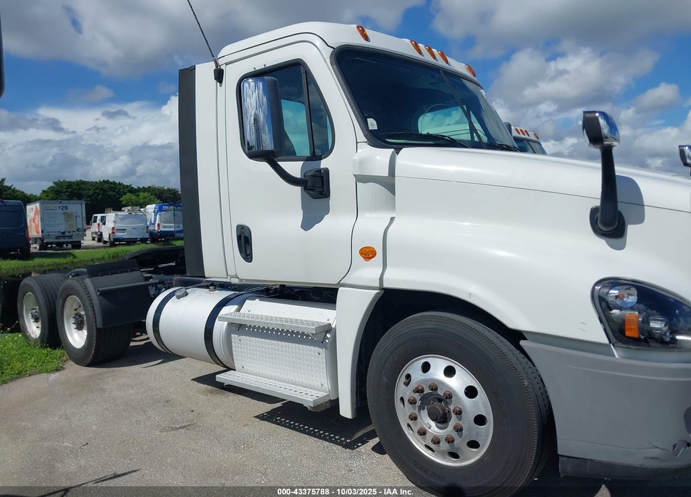 2018 FREIGHTLINER CASCADIA 125 VIN: 1FUGGEDV6JLHB4056