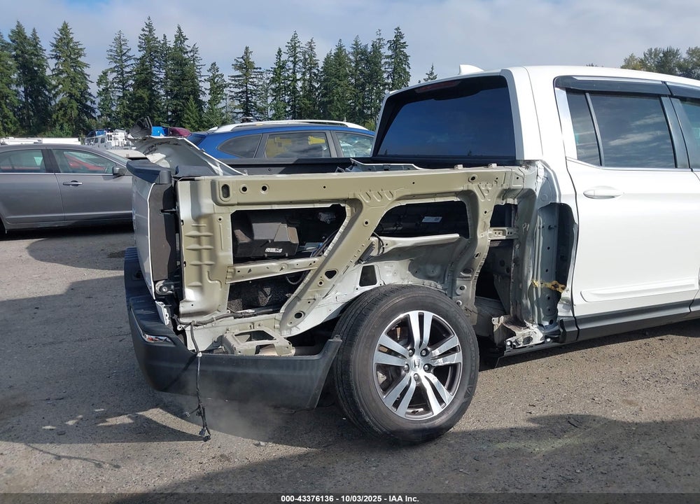 2017 HONDA RIDGELINE VIN: 5FPYK3F43HB015735