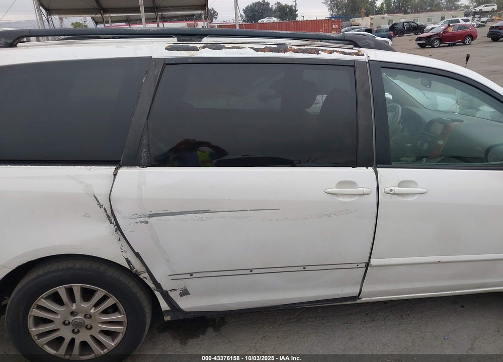 2009 TOYOTA SIENNA XLE VIN: 5TDZK22C19S235473