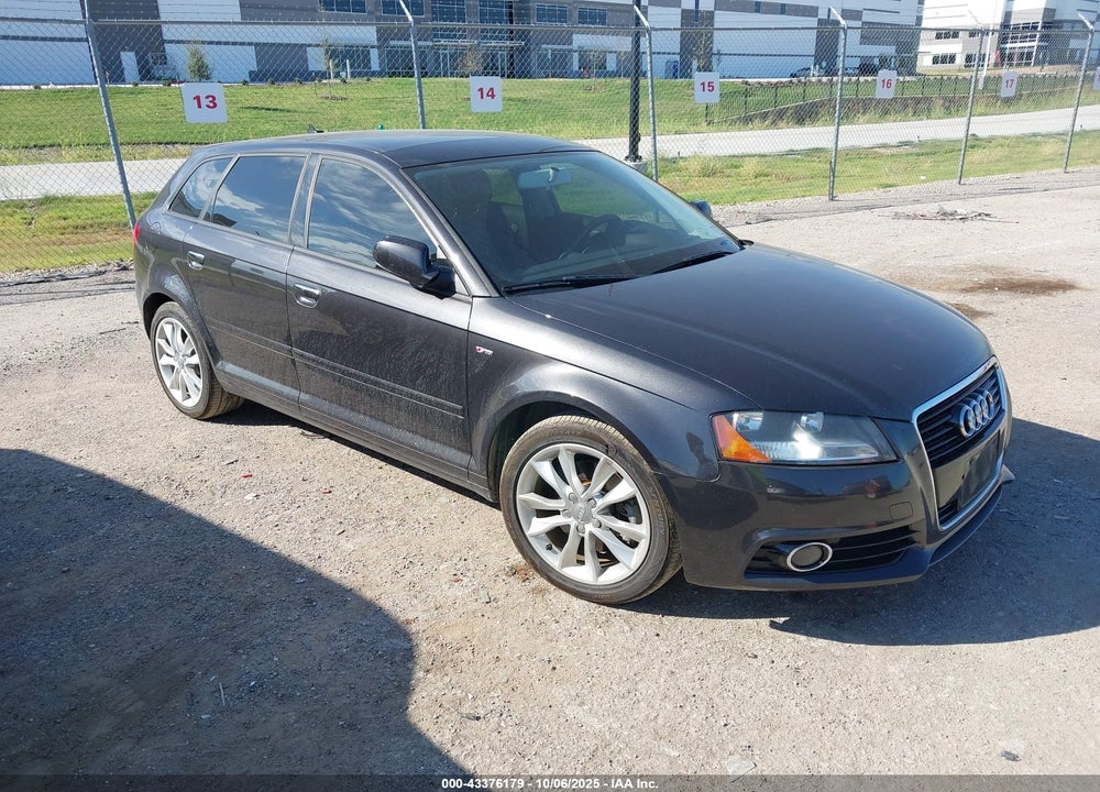 2013 AUDI A3 2.0T PREMIUM VIN: WAUBEAFM1DA002962