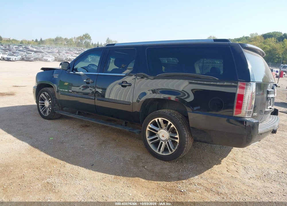 2013 CADILLAC ESCALADE ESV VIN: 1GYS4JEF5DR358500