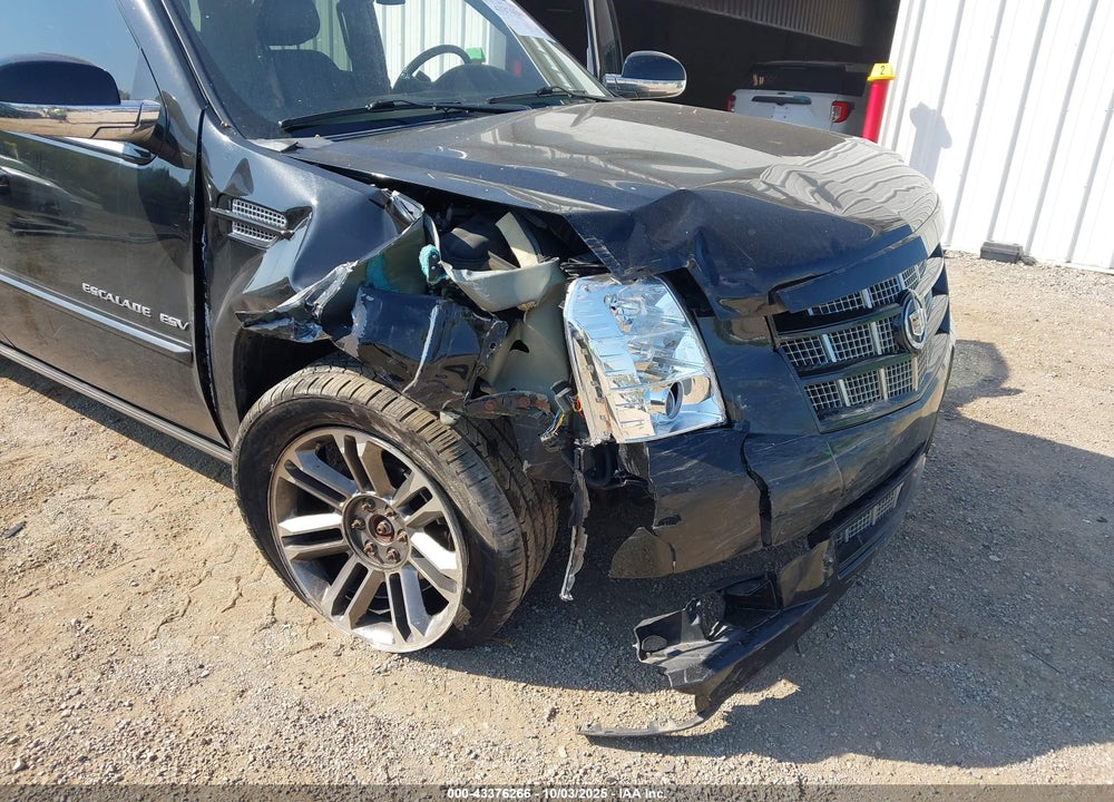 2013 CADILLAC ESCALADE ESV VIN: 1GYS4JEF5DR358500