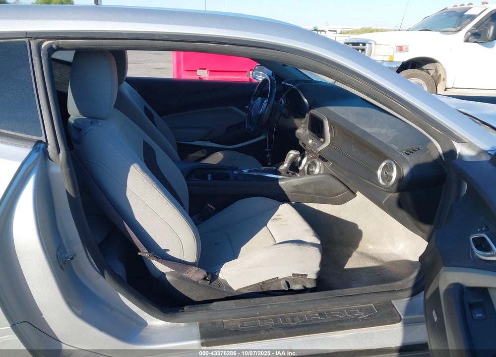 2016 CHEVROLET CAMARO VIN: 1G1FB1RX5G0187569