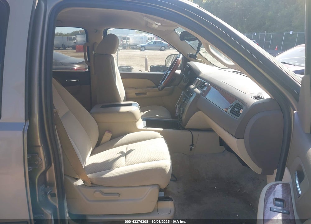 2007 GMC YUKON XL 1500 SLE VIN: 1GKFK163X7J236840
