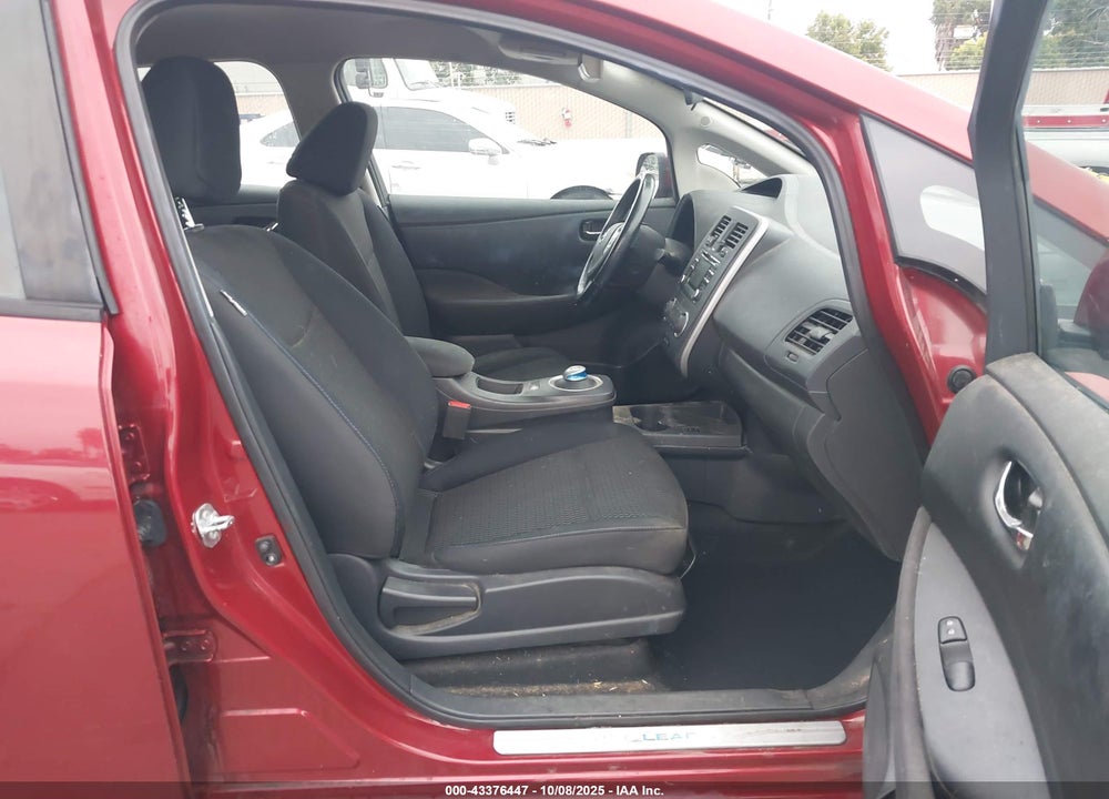 2015 NISSAN LEAF VIN: 1N4AZ0CP4FC331230