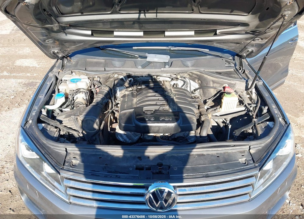 2016 VOLKSWAGEN TOUAREG VIN: WVGEF9BP5GD001470