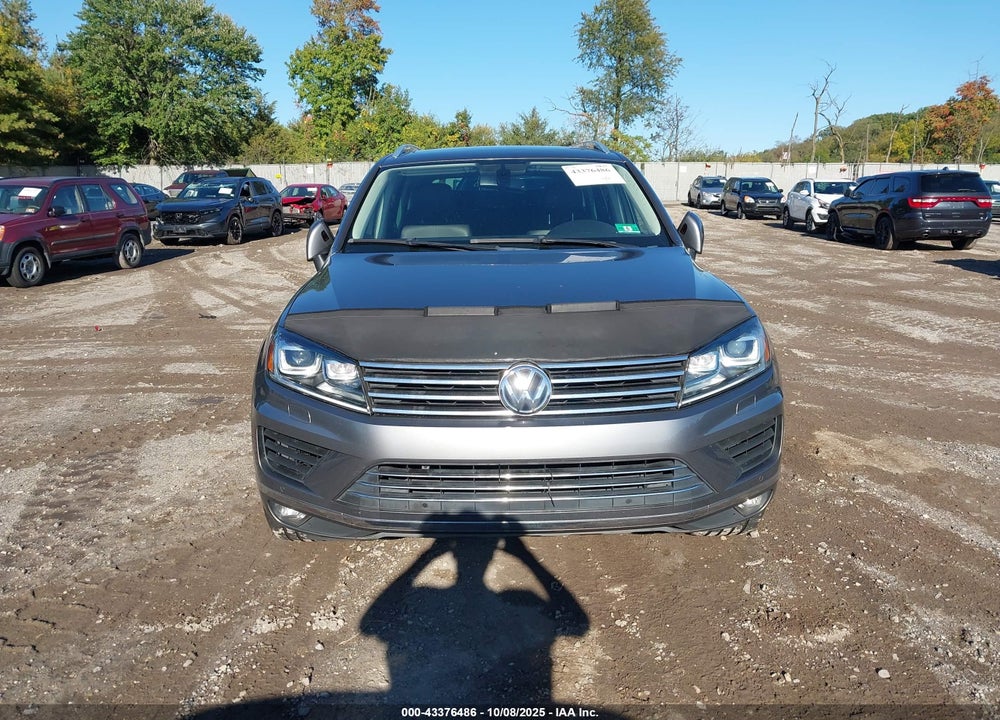 2016 VOLKSWAGEN TOUAREG VIN: WVGEF9BP5GD001470