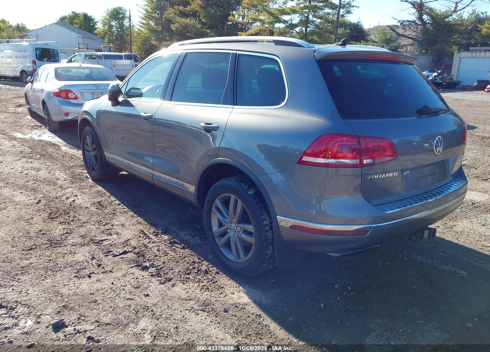 2016 VOLKSWAGEN TOUAREG VIN: WVGEF9BP5GD001470