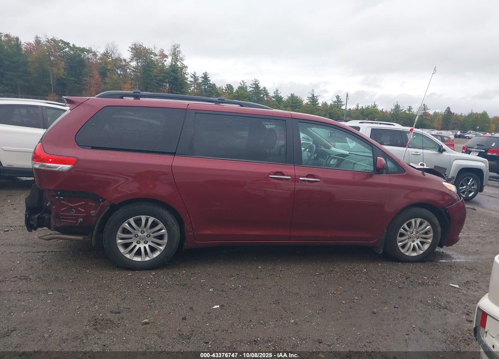 2013 TOYOTA SIENNA XLE V6 8 PASSENGER VIN: 5TDYK3DC1DS386143
