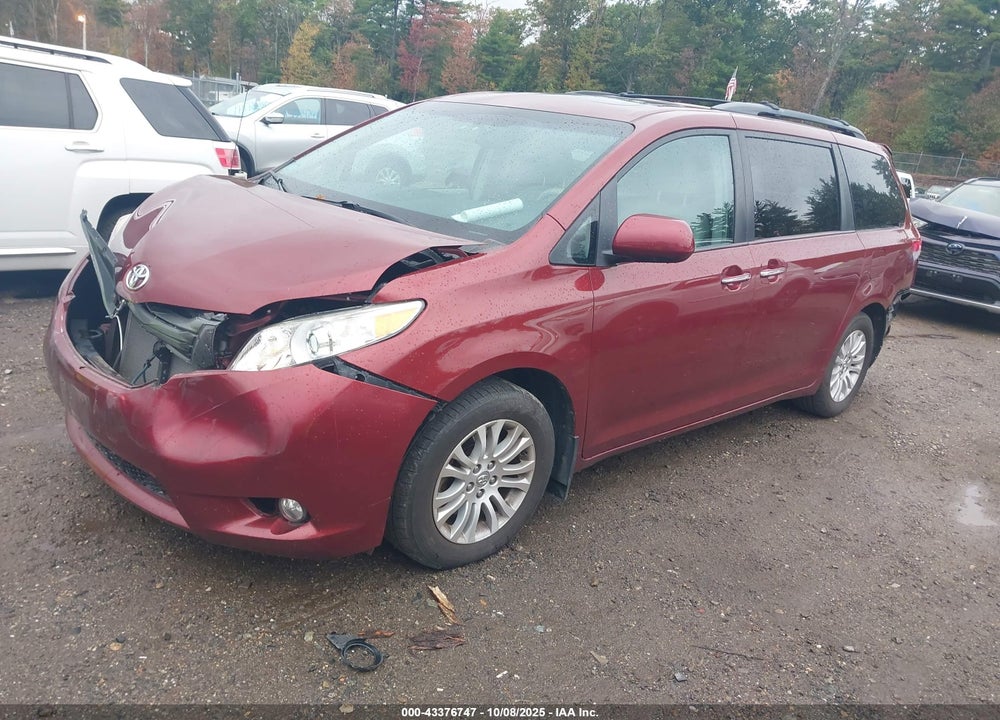 2013 TOYOTA SIENNA XLE V6 8 PASSENGER VIN: 5TDYK3DC1DS386143