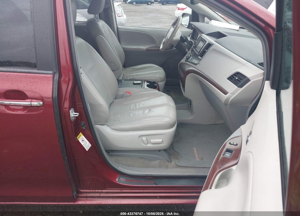 2013 TOYOTA SIENNA XLE V6 8 PASSENGER VIN: 5TDYK3DC1DS386143