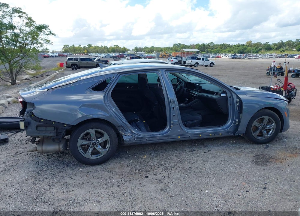2022 KIA K5 LXS VIN: 5XXG14J27NG114652