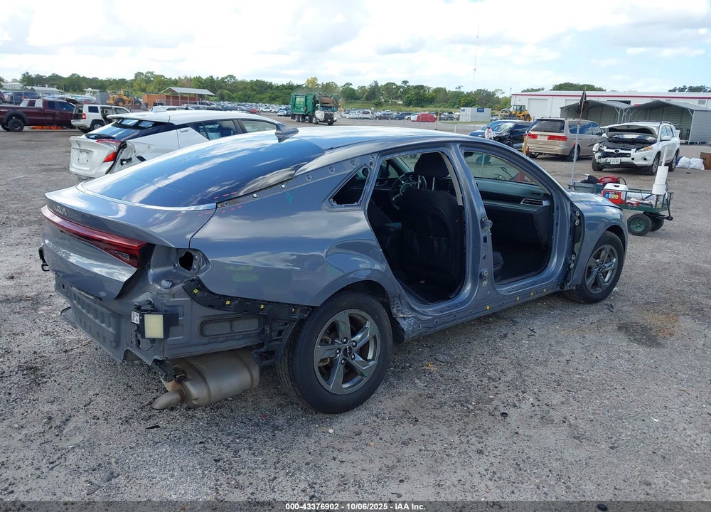 2022 KIA K5 LXS VIN: 5XXG14J27NG114652