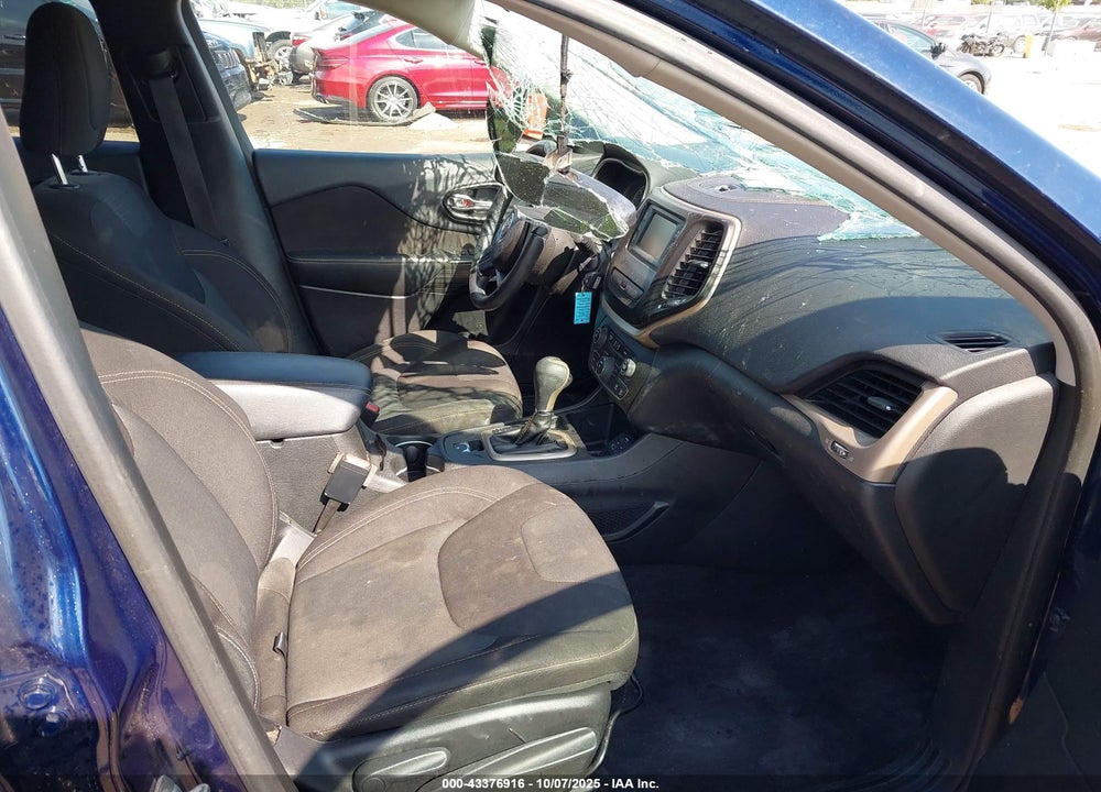 2016 JEEP CHEROKEE VIN: 1C4PJLCS2GW234027