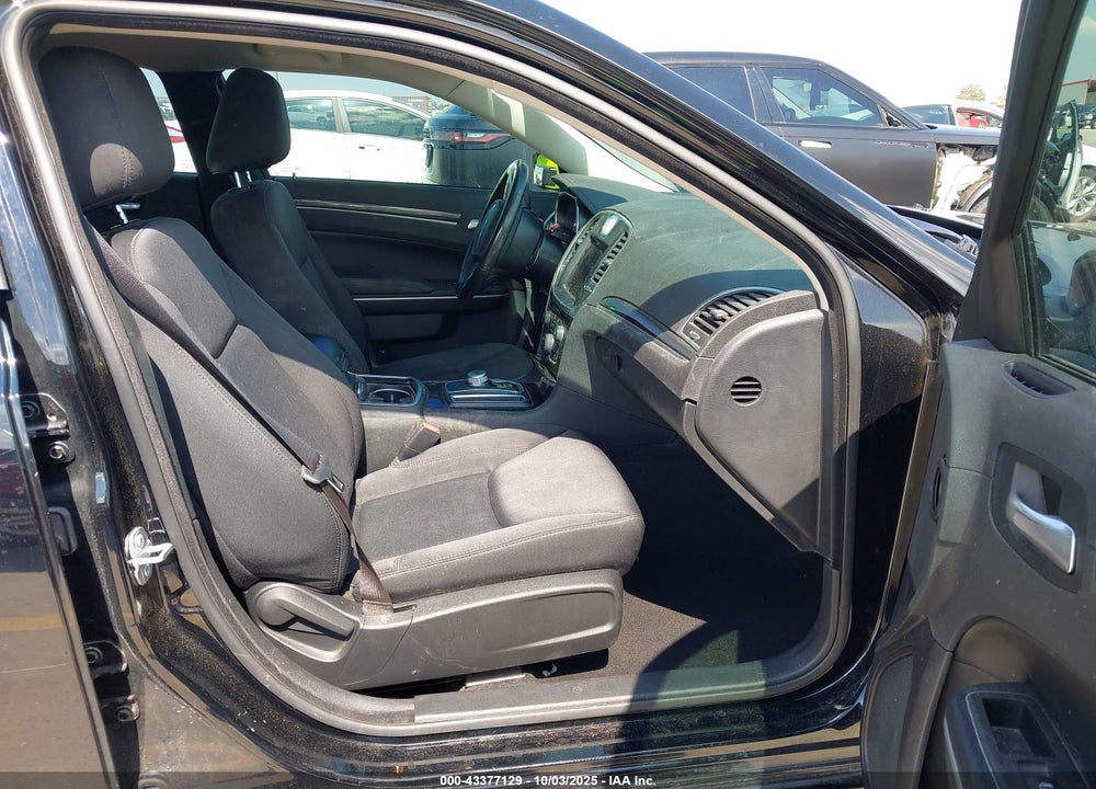 2021 CHRYSLER 300 TOURING VIN: 2C3CCAAG5MH637011