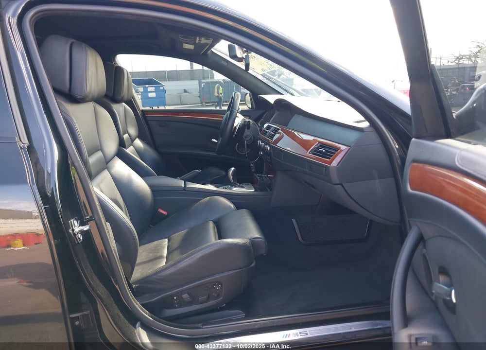 2008 BMW M5 VIN: WBSNB93548CX10453