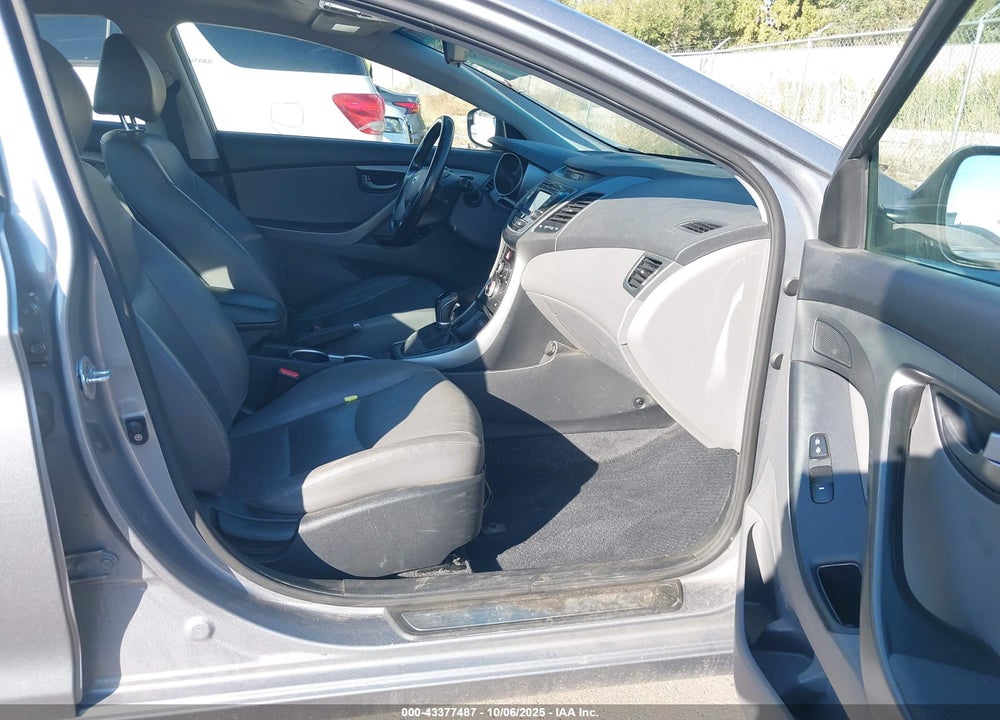 2015 HYUNDAI ELANTRA VIN: KMHDH4AH2FU229573