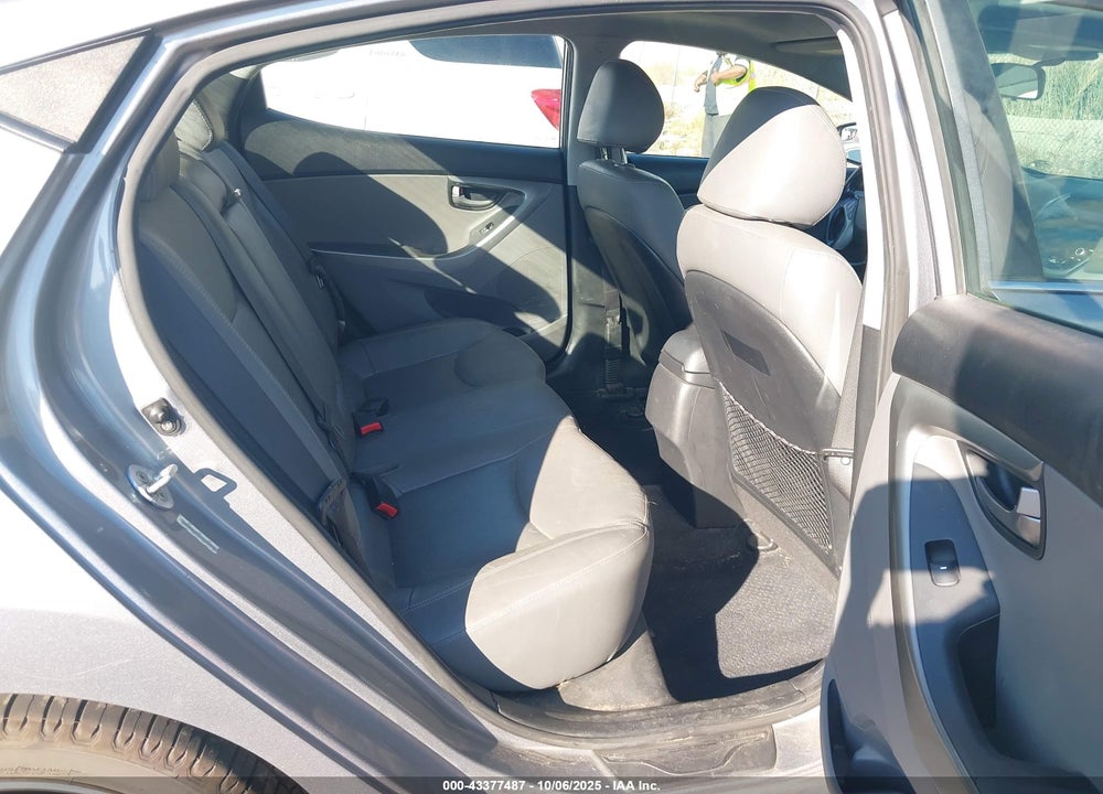2015 HYUNDAI ELANTRA VIN: KMHDH4AH2FU229573