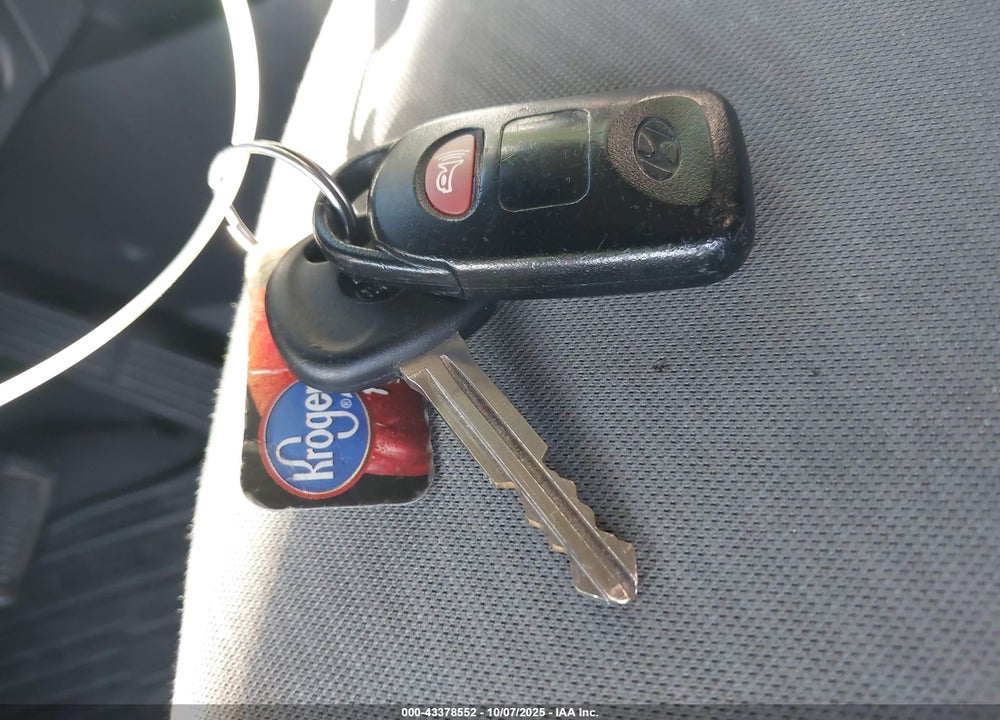 2012 HYUNDAI ELANTRA VIN: 5NPDH4AE9CH069062