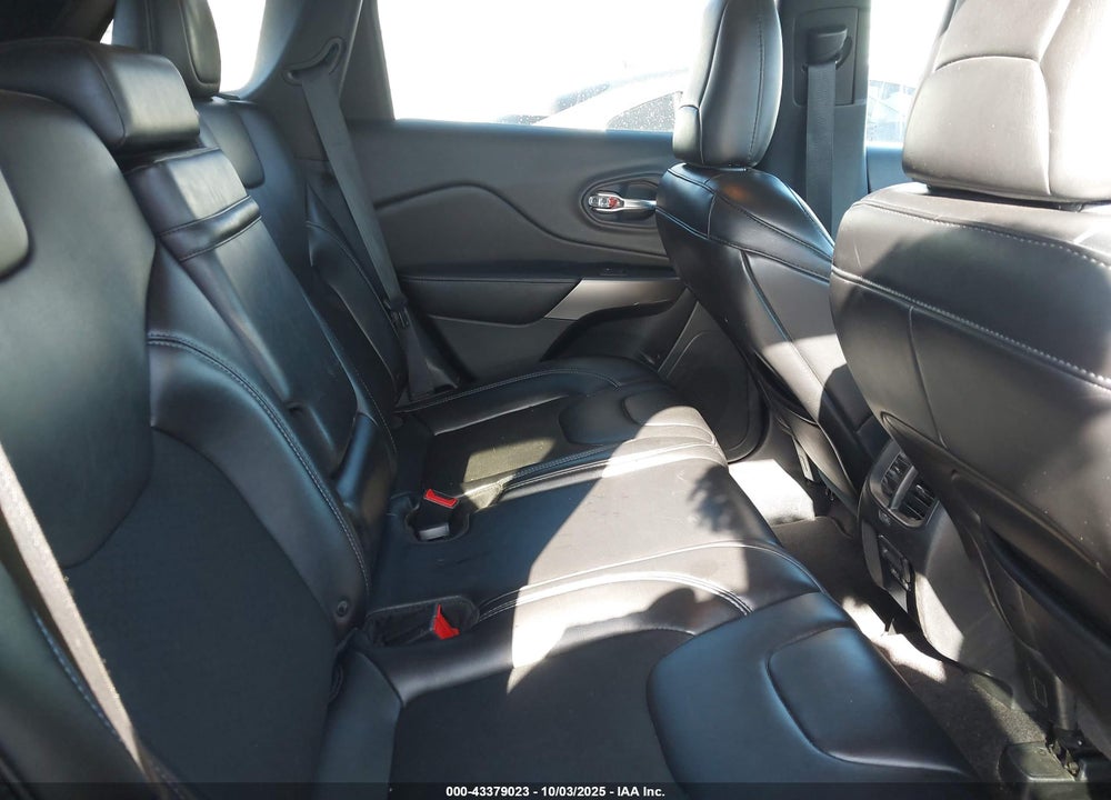 2019 JEEP CHEROKEE VIN: 1C4PJLLB4KD225947