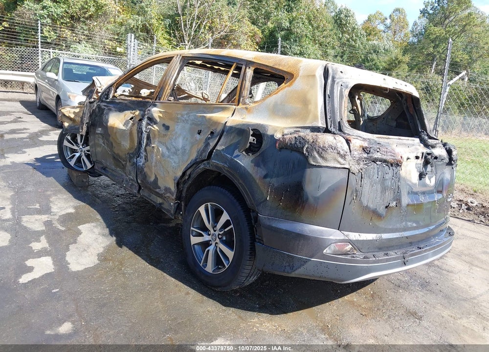 2018 TOYOTA RAV4 XLE VIN: 2T3RFREV9JW815566