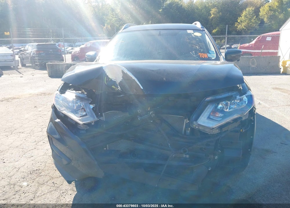 2018 NISSAN ROGUE SV VIN: KNMAT2MV9JP611957