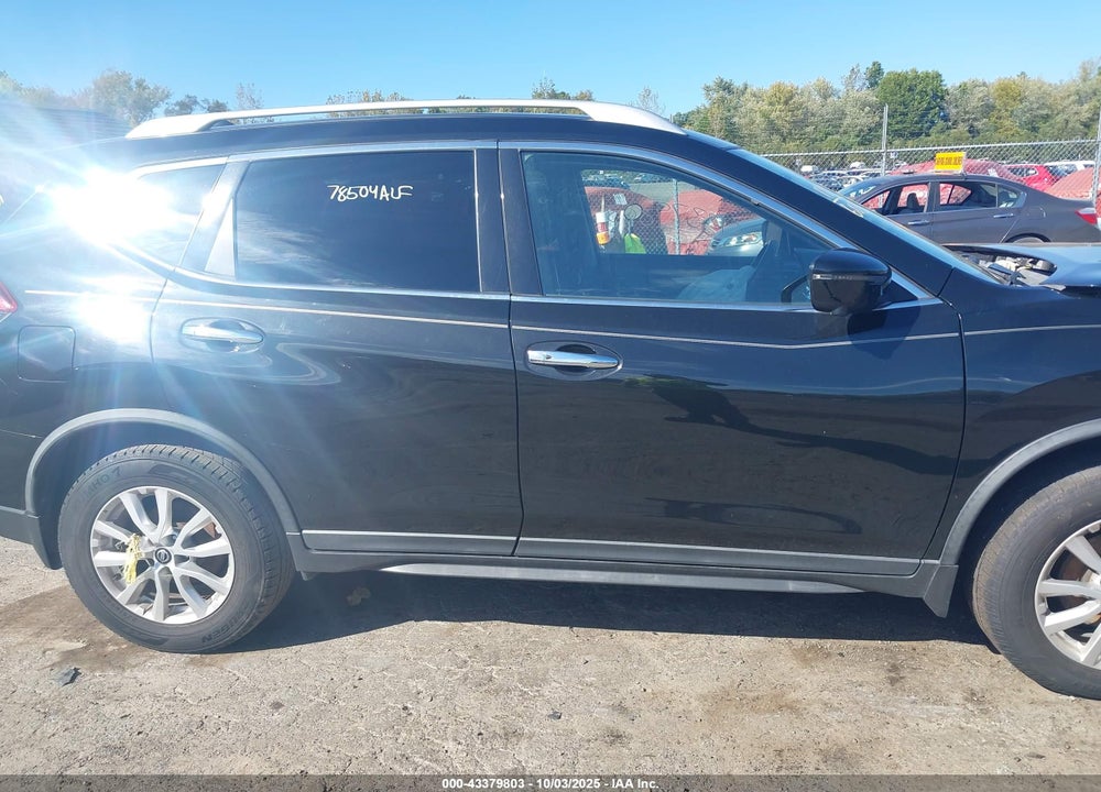2018 NISSAN ROGUE SV VIN: KNMAT2MV9JP611957