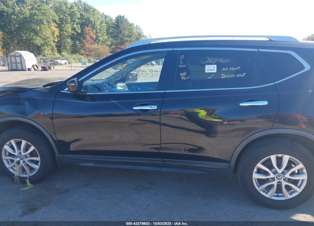 2018 NISSAN ROGUE SV VIN: KNMAT2MV9JP611957