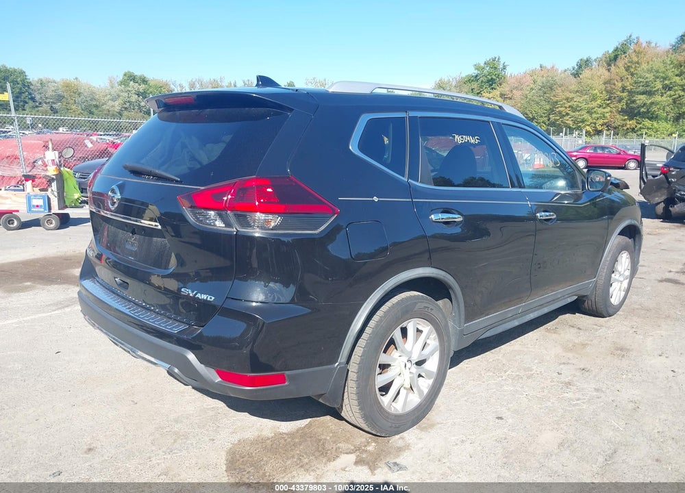 2018 NISSAN ROGUE SV VIN: KNMAT2MV9JP611957