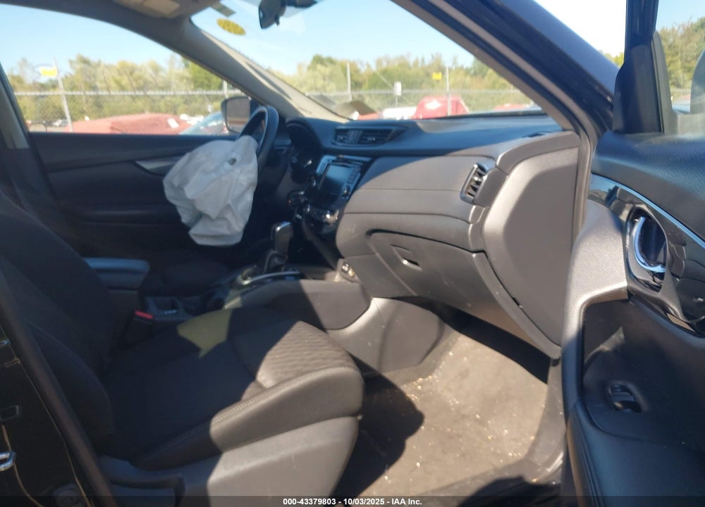 2018 NISSAN ROGUE SV VIN: KNMAT2MV9JP611957