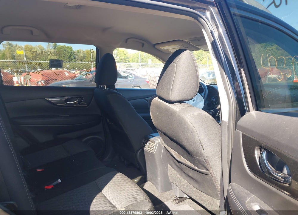 2018 NISSAN ROGUE SV VIN: KNMAT2MV9JP611957