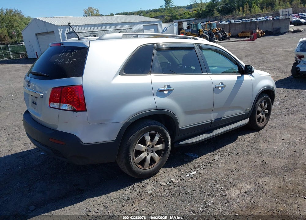 2011 KIA SORENTO LX V6 VIN: 5XYKTDA2XBG169589